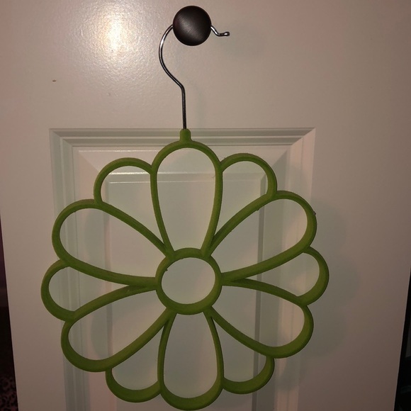 Flower scarf holder - Picture 1 of 1